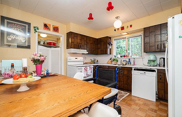 6138 Granville Street South Granville