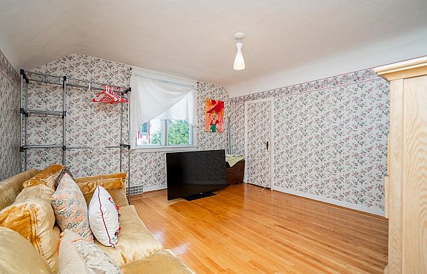 6138 Granville Street South Granville