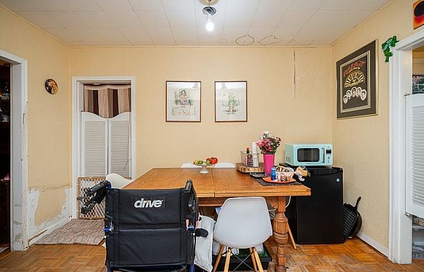 6138 Granville Street South Granville