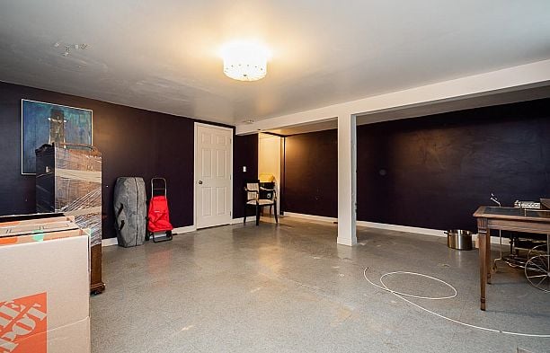 6138 Granville Street South Granville