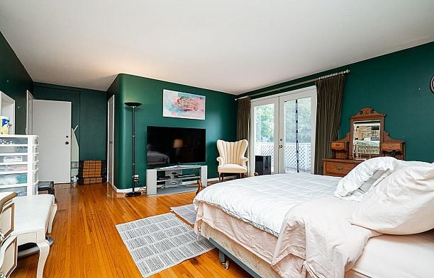 6138 Granville Street South Granville