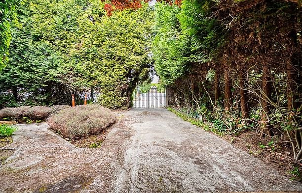 6138 Granville Street South Granville