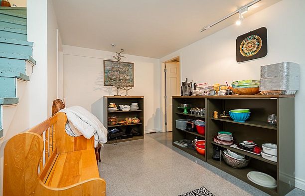 6138 Granville Street South Granville