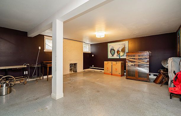 6138 Granville Street South Granville