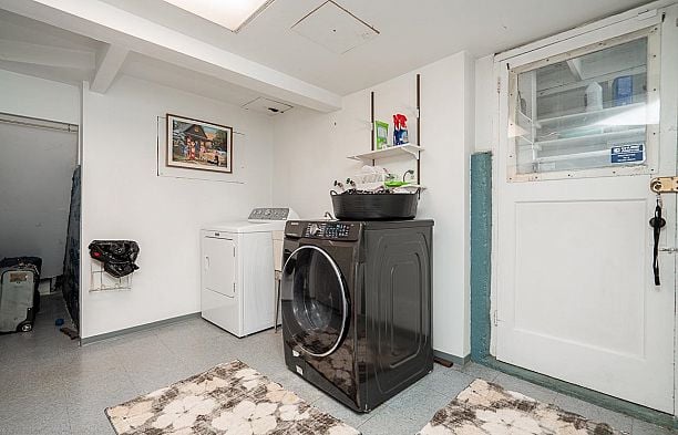 6138 Granville Street South Granville