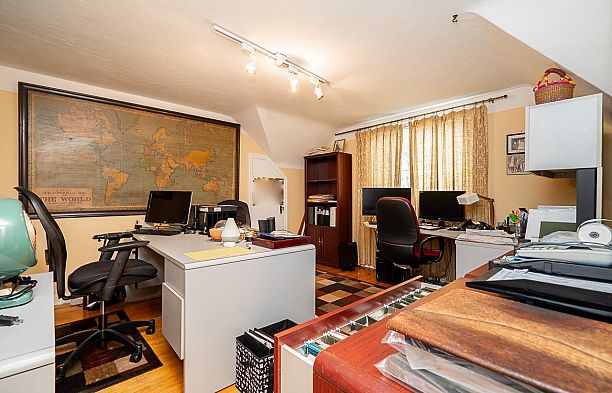 6138 Granville Street South Granville