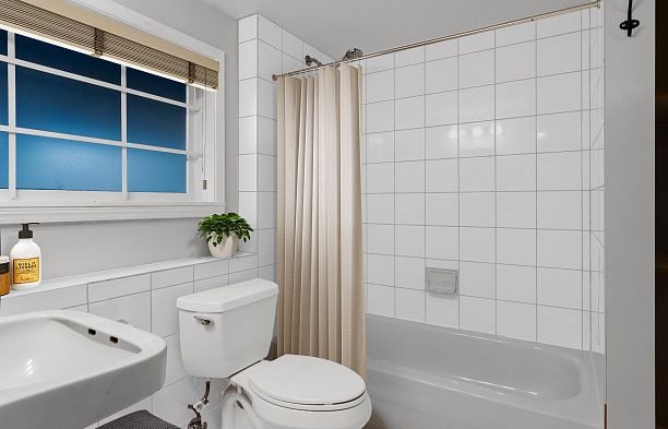 231 E 40th Avenue Main