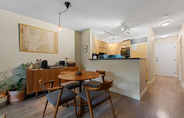 102 3083 W 4th Avenue Kitsilano