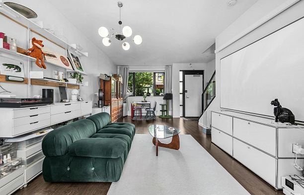 6426 Ash Street Oakridge VW