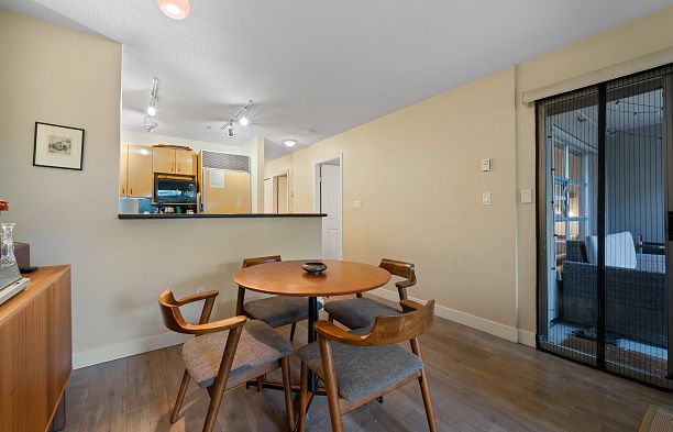 102 3083 W 4th Avenue Kitsilano