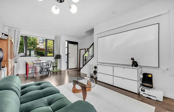 6426 Ash Street Oakridge VW