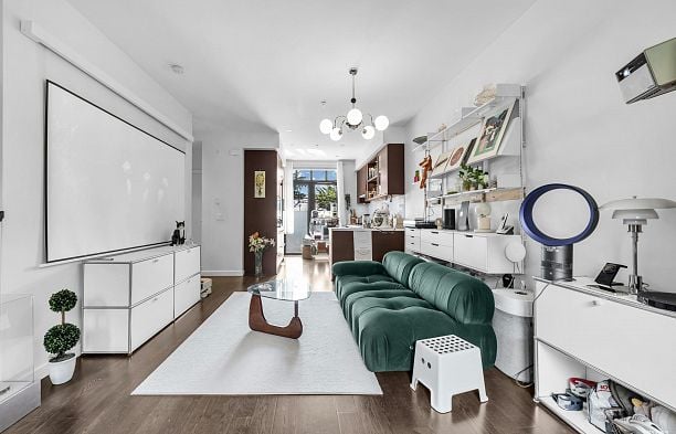 6426 Ash Street Oakridge VW