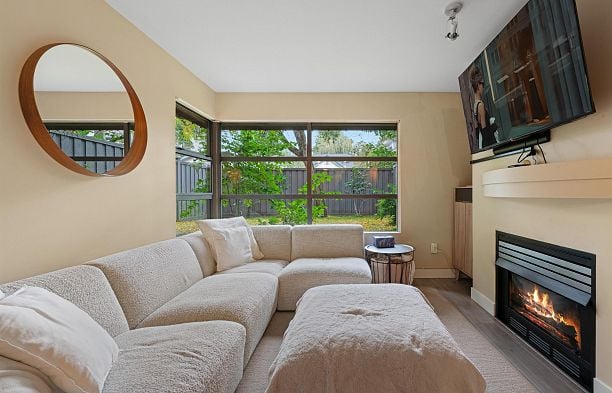 102 3083 W 4th Avenue Kitsilano