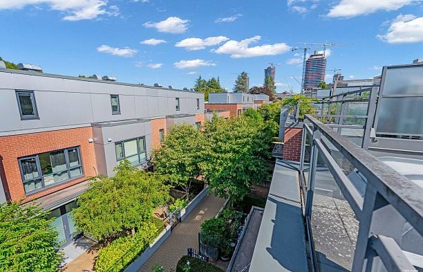 6426 Ash Street Oakridge VW