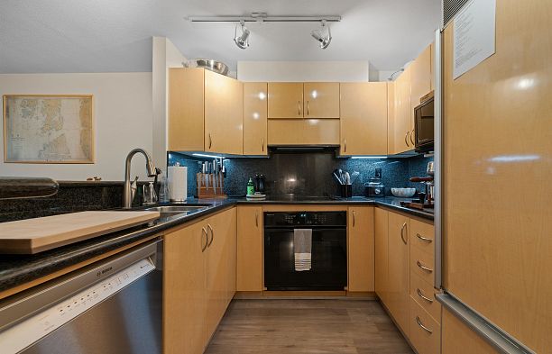 102 3083 W 4th Avenue Kitsilano