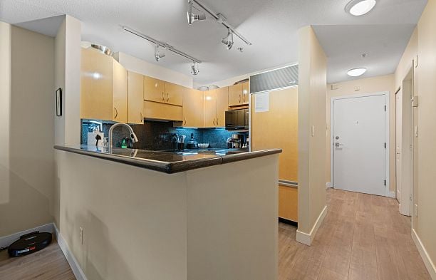 102 3083 W 4th Avenue Kitsilano