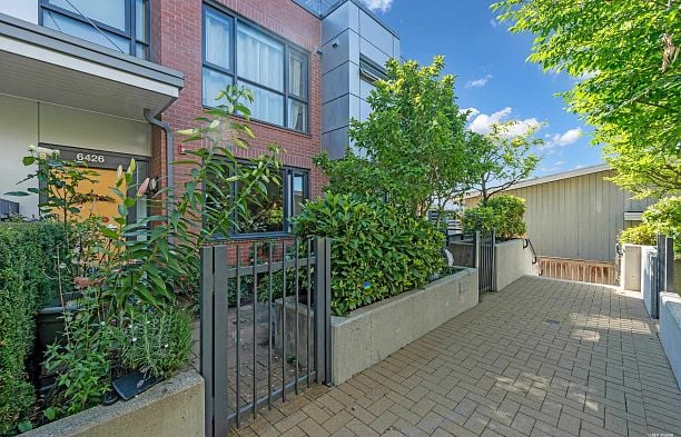 6426 Ash Street Oakridge VW