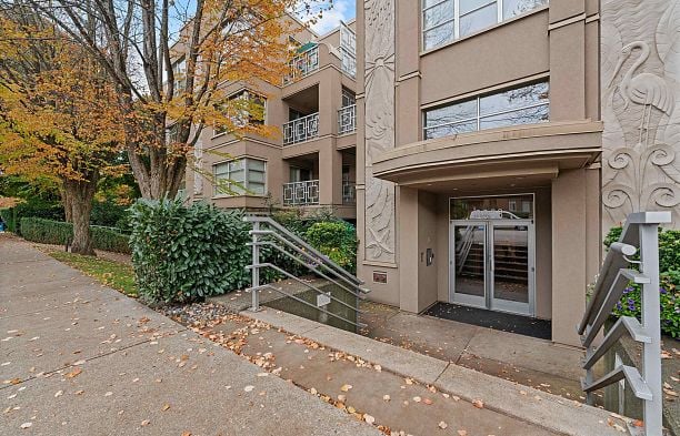 102 3083 W 4th Avenue Kitsilano