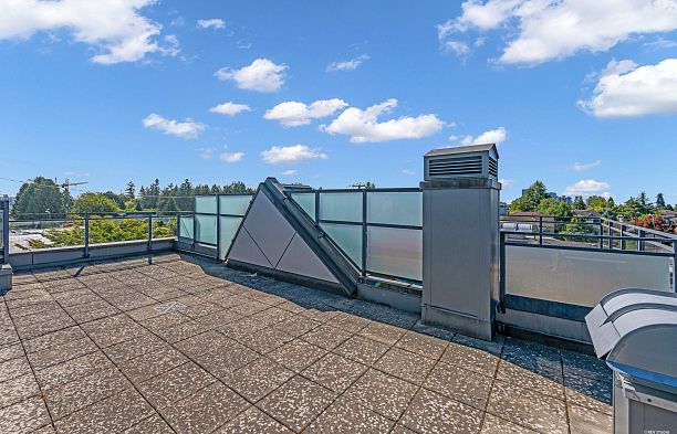 6426 Ash Street Oakridge VW