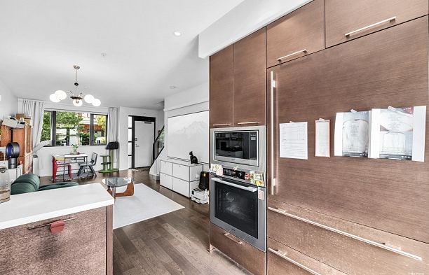 6426 Ash Street Oakridge VW