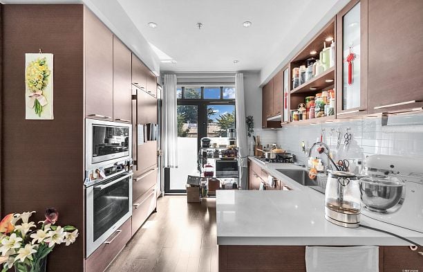 6426 Ash Street Oakridge VW