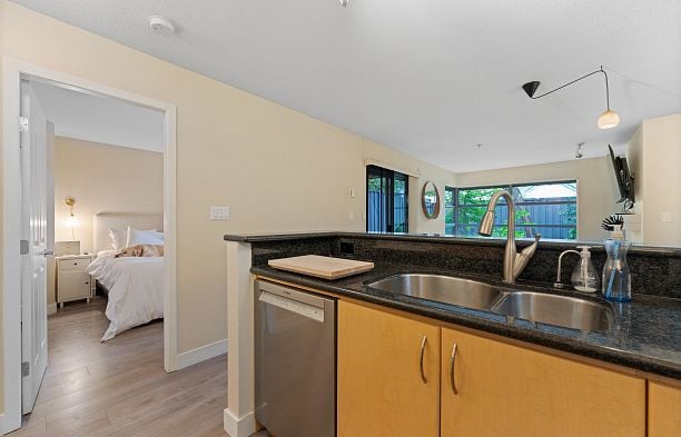 102 3083 W 4th Avenue Kitsilano
