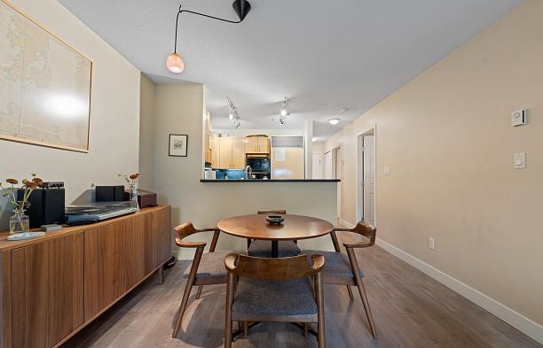 102 3083 W 4th Avenue Kitsilano