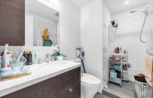 6426 Ash Street Oakridge VW