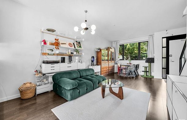 6426 Ash Street Oakridge VW