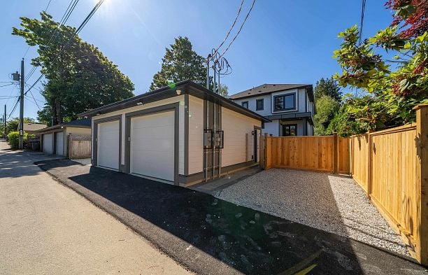 2837 W 31st Avenue MacKenzie Heights