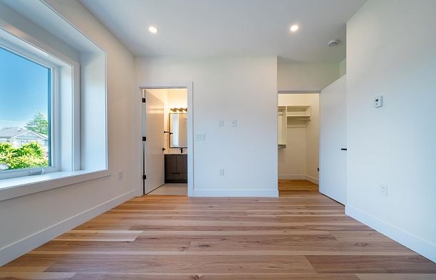 2837 W 31st Avenue MacKenzie Heights