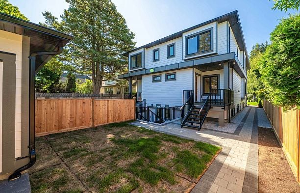 2837 W 31st Avenue MacKenzie Heights