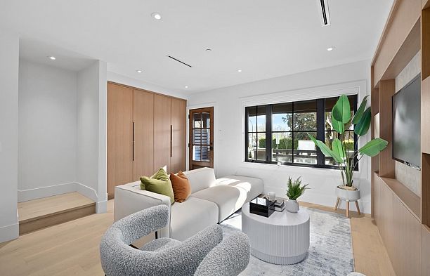 2505 W 37th Avenue MacKenzie Heights