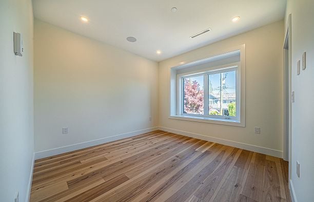 2837 W 31st Avenue MacKenzie Heights