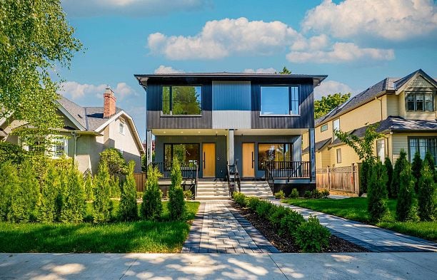 2837 W 31st Avenue MacKenzie Heights