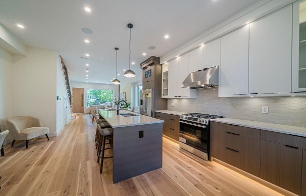 2837 W 31st Avenue MacKenzie Heights