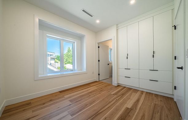 2837 W 31st Avenue MacKenzie Heights