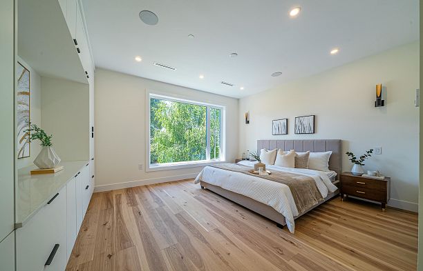 2837 W 31st Avenue MacKenzie Heights