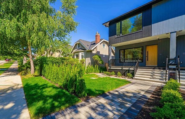 2837 W 31st Avenue MacKenzie Heights