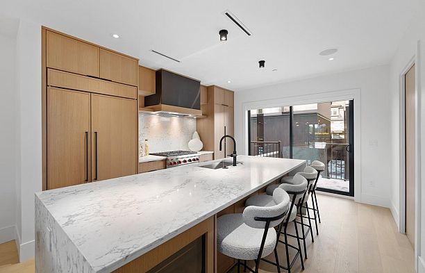 2505 W 37th Avenue MacKenzie Heights