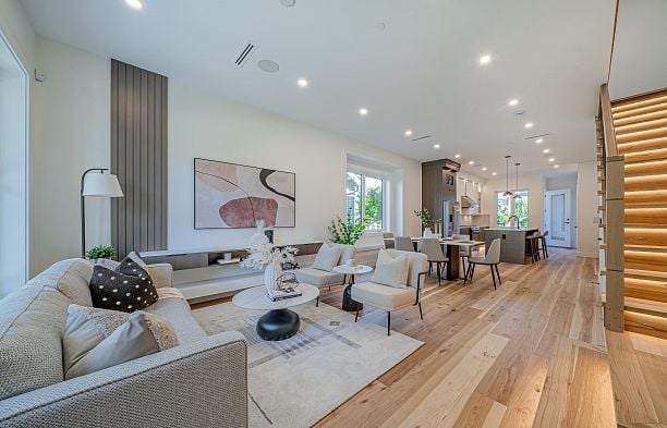 2837 W 31st Avenue MacKenzie Heights