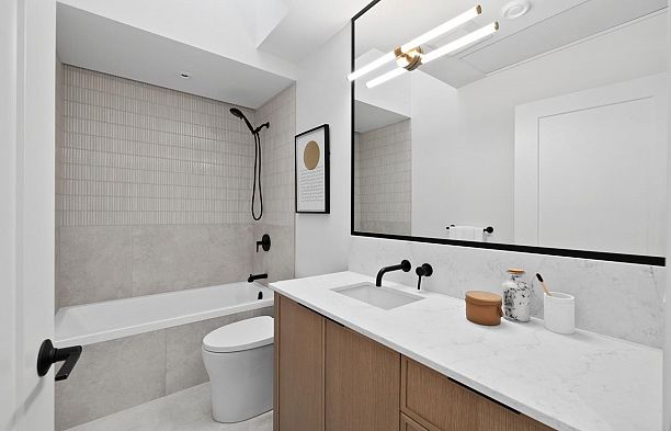 2505 W 37th Avenue MacKenzie Heights