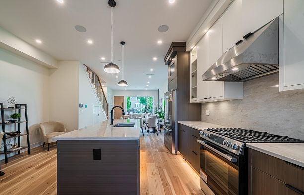 2837 W 31st Avenue MacKenzie Heights