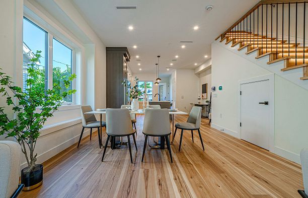 2837 W 31st Avenue MacKenzie Heights