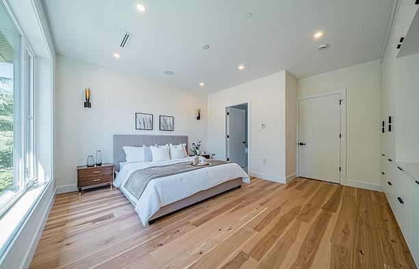 2837 W 31st Avenue MacKenzie Heights