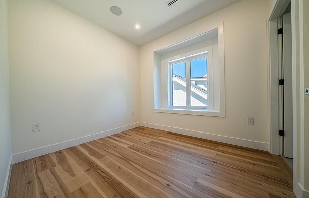 2837 W 31st Avenue MacKenzie Heights