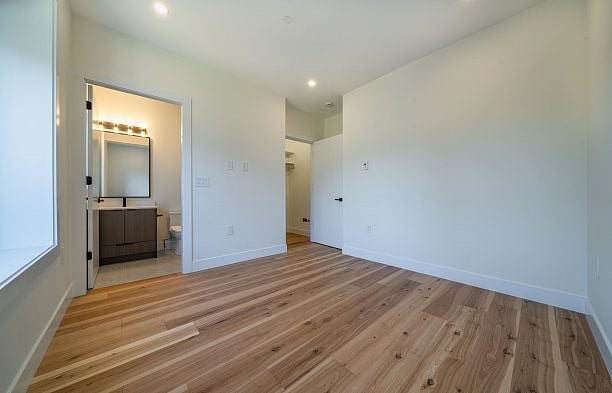 2837 W 31st Avenue MacKenzie Heights