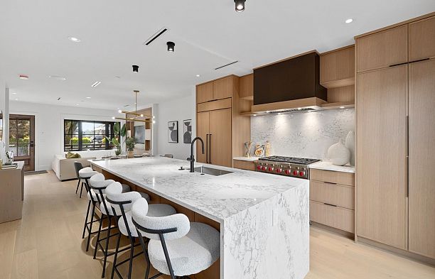 2505 W 37th Avenue MacKenzie Heights