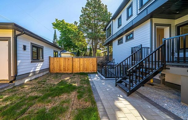 2837 W 31st Avenue MacKenzie Heights