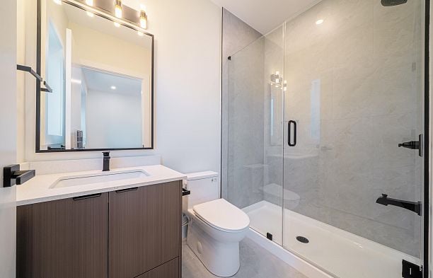 2837 W 31st Avenue MacKenzie Heights